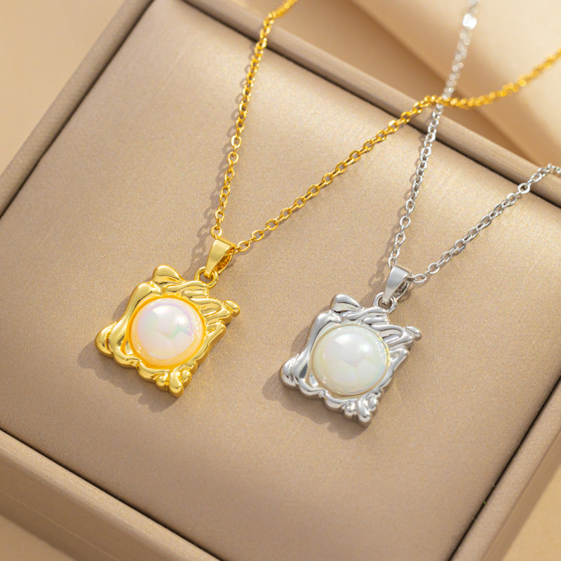 Collana con cornice artistica quadrata irregolare minimalista da donna in acciaio al titanio con finitura galvanizzata e ciondolo a perla di sirena