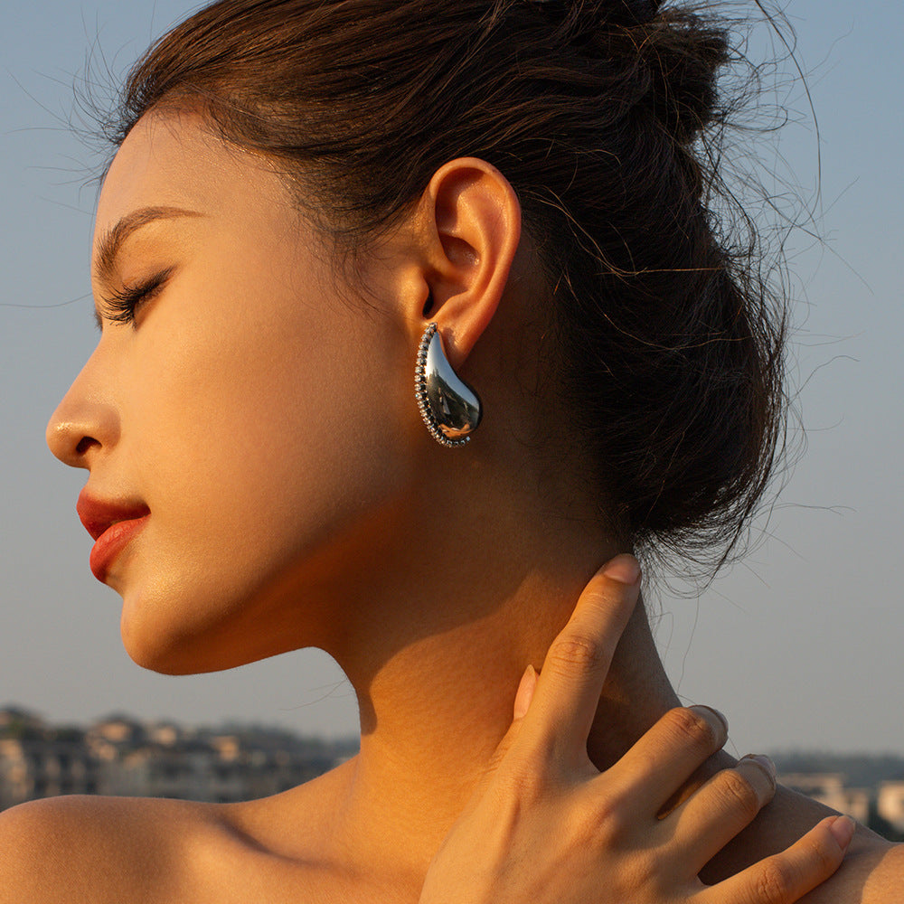 Pendientes de Mujer de Acero Inoxidable con Zirconia y Baño de Oro de 18K, Diseño Geométrico de Gota de Agua