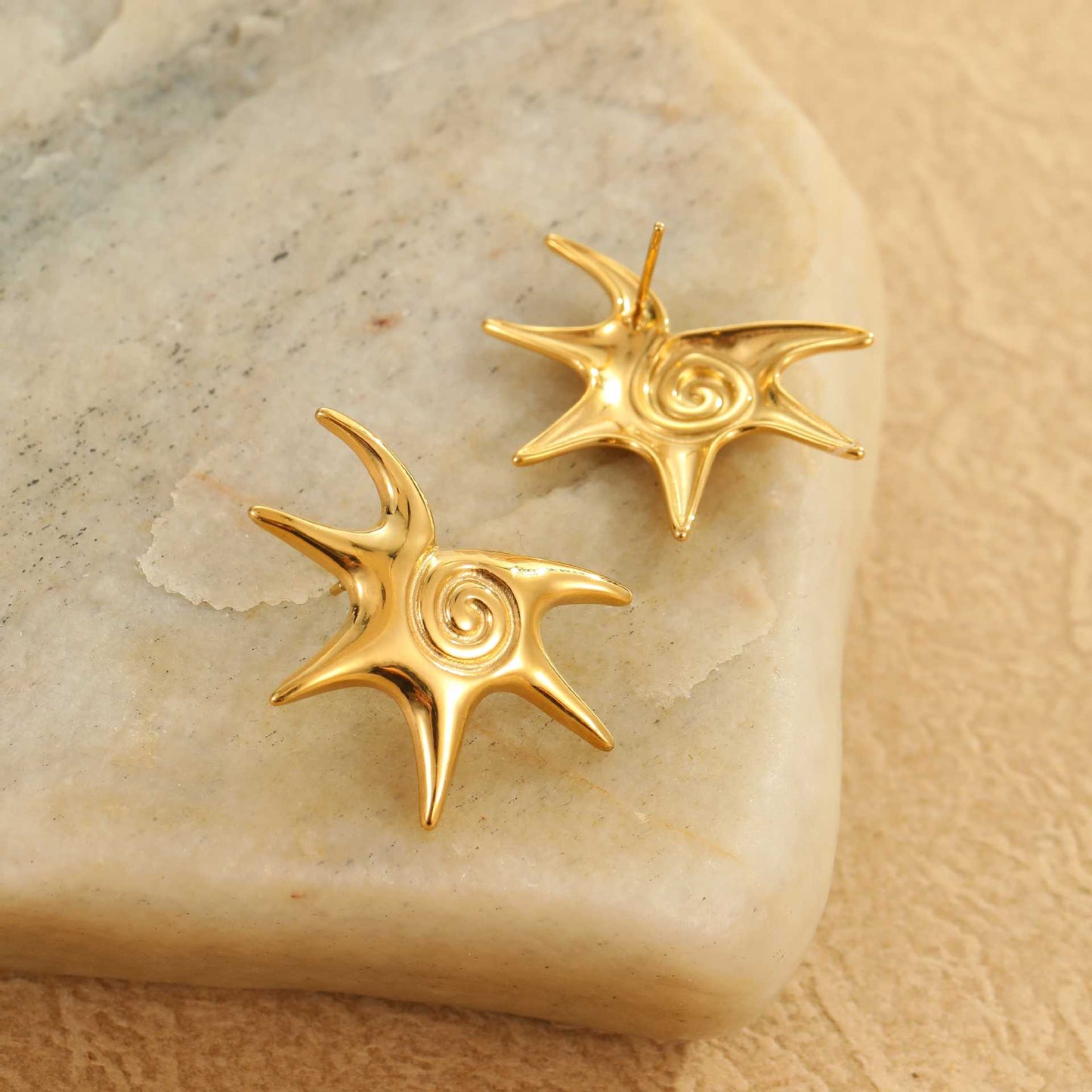 Collana da donna a forma di stella geometrica alla moda in acciaio inossidabile con finitura galvanizzata
