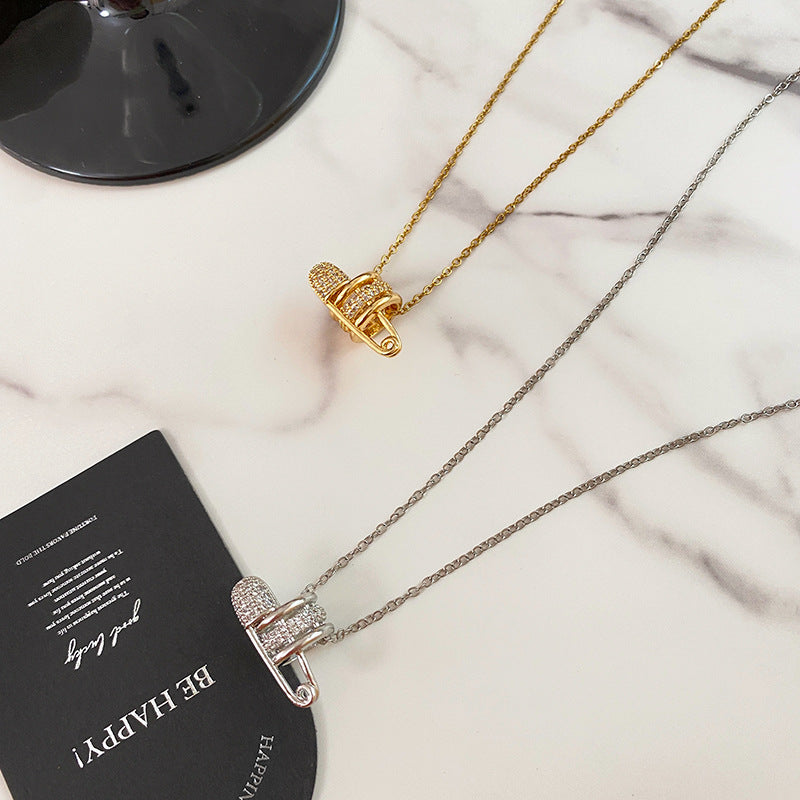 Elegant Luxury Full Rhinestone Geometric Safety Pin Pendant Titanium Steel Necklace for Unisex