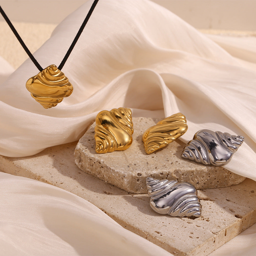 Minimalist Geometric Stainless Steel Plated 18K Gold Conch Pendant Necklace for Women