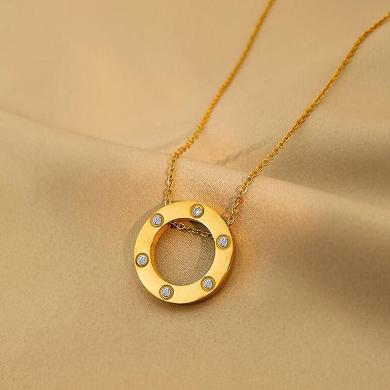 Collana Minimalista Rotonda con Pendente in Acciaio al Titanio Placcato per Donne e Uomini, Girocollo a Strati Ipoallergenico con Moneta Spessa, Gioiello Regalo di Compleanno