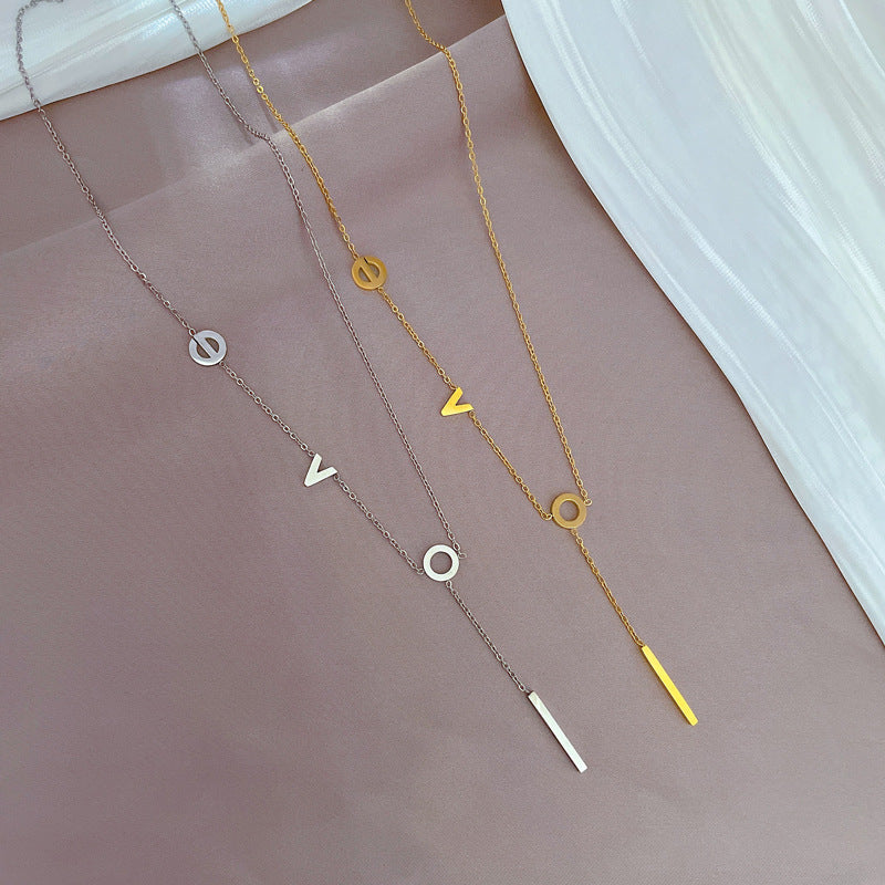 Collana a girocollo geometrica minimalista in acciaio al titanio con ciondolo floreale