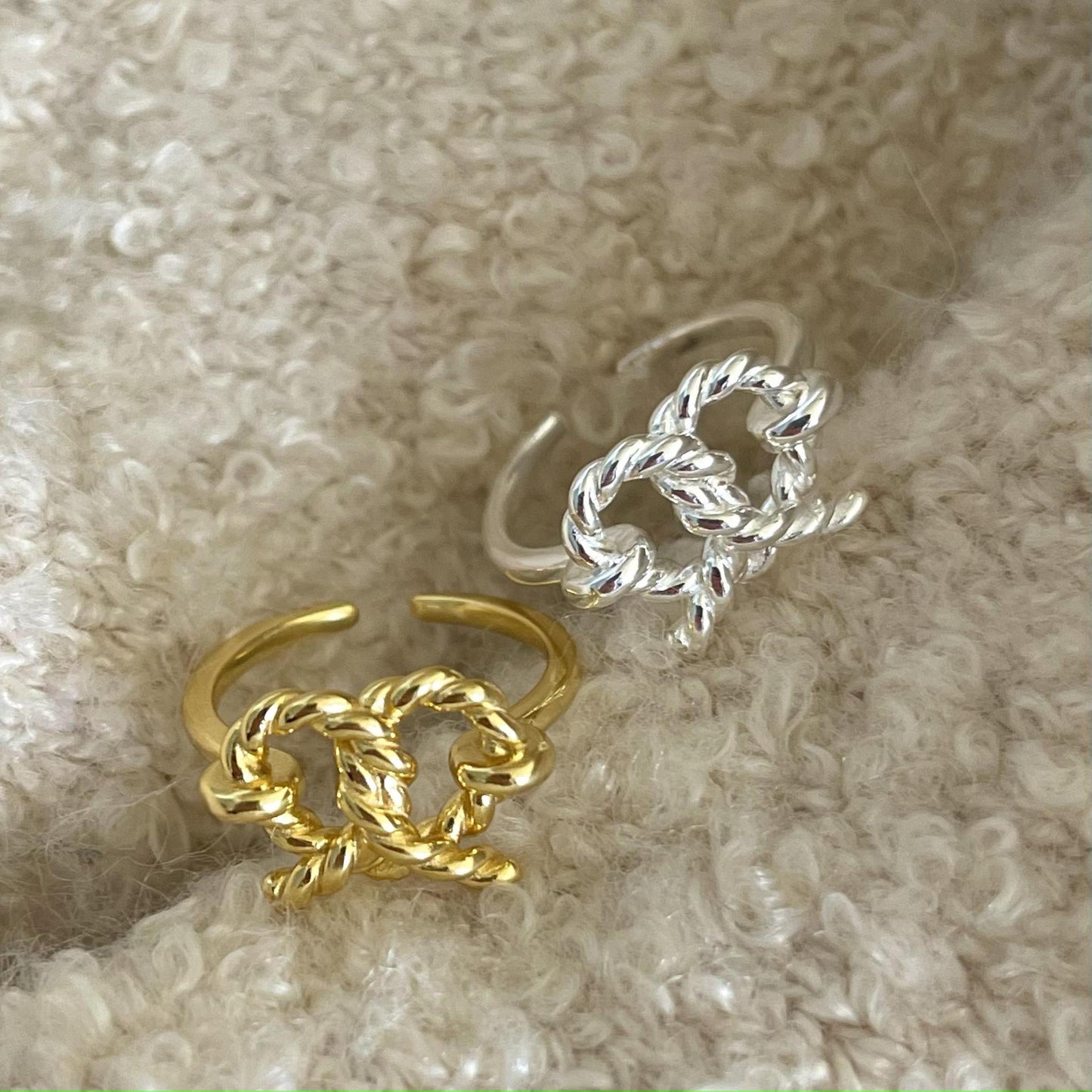 Anillo retorcido con forma de corazón minimalista de plata de ley 925 para mujer con textura geométrica