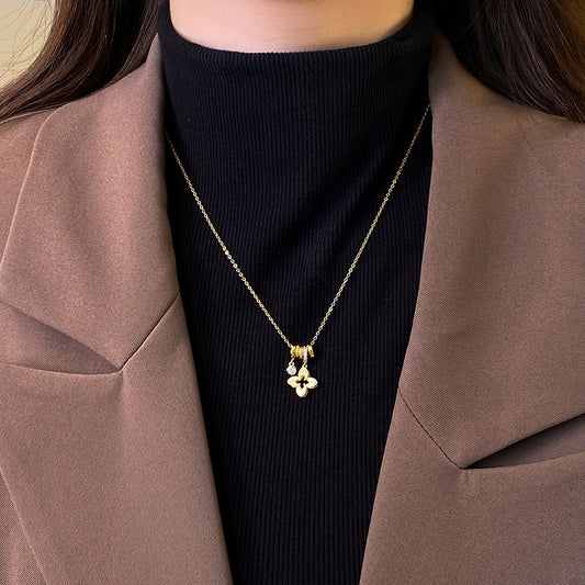 Luxury Floral Pendant Necklace in Copper with Zircon Inlay for Women, Minimalist Everyday Clavicle Chain