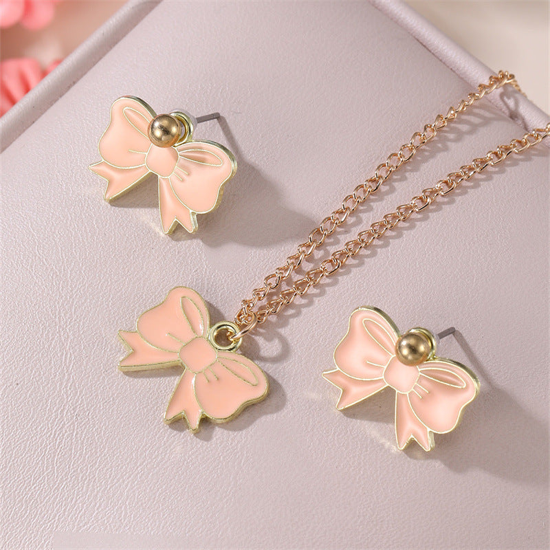 Collar con colgante de mariposa minimalista para niñas, cadena de aleación con acabado esmaltado y dije de resina