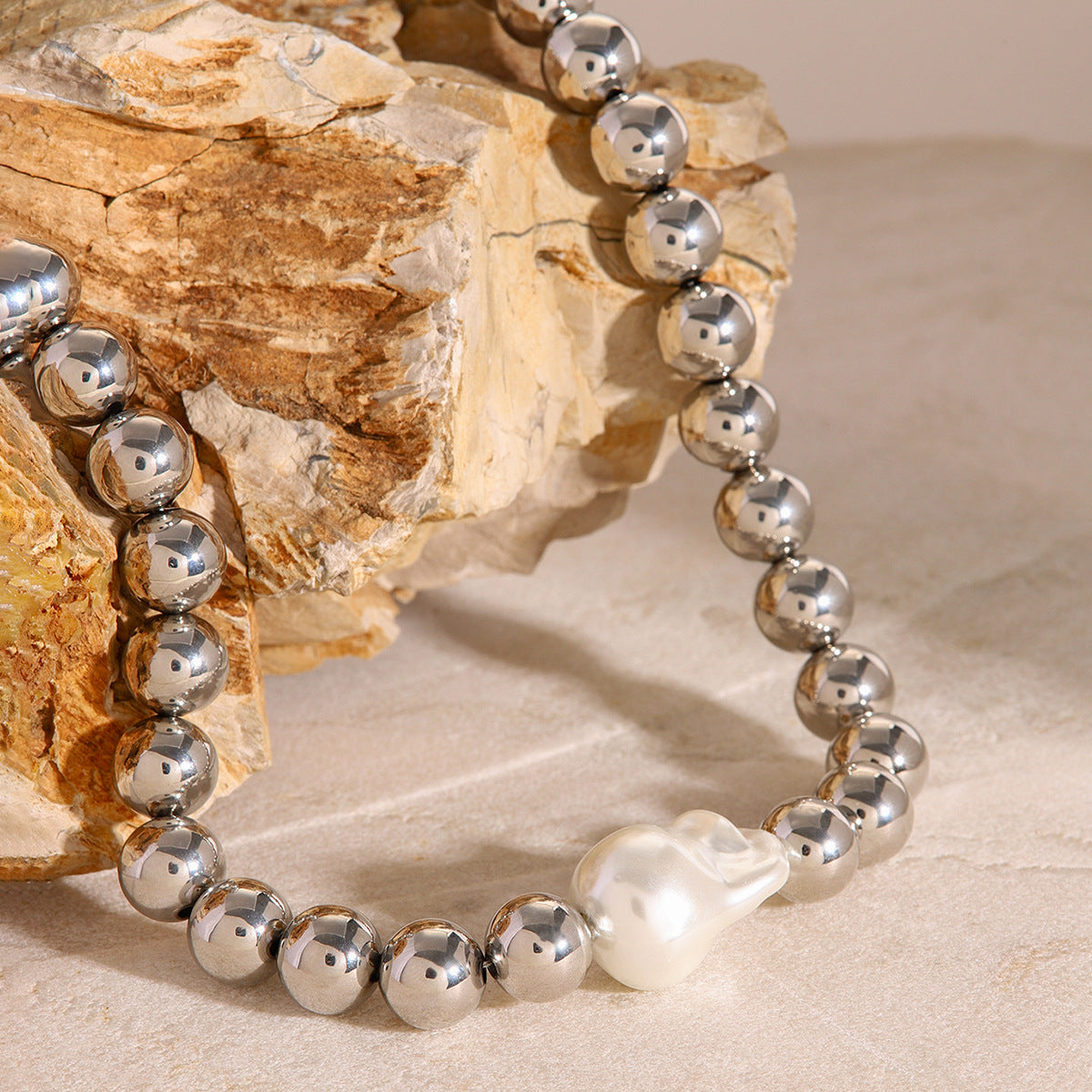 Collana girocollo geometrica in acciaio inossidabile ispirata al barocco con accenti in acciaio al titanio, finitura galvanizzata, catena clavicola minimalista alla moda da donna
