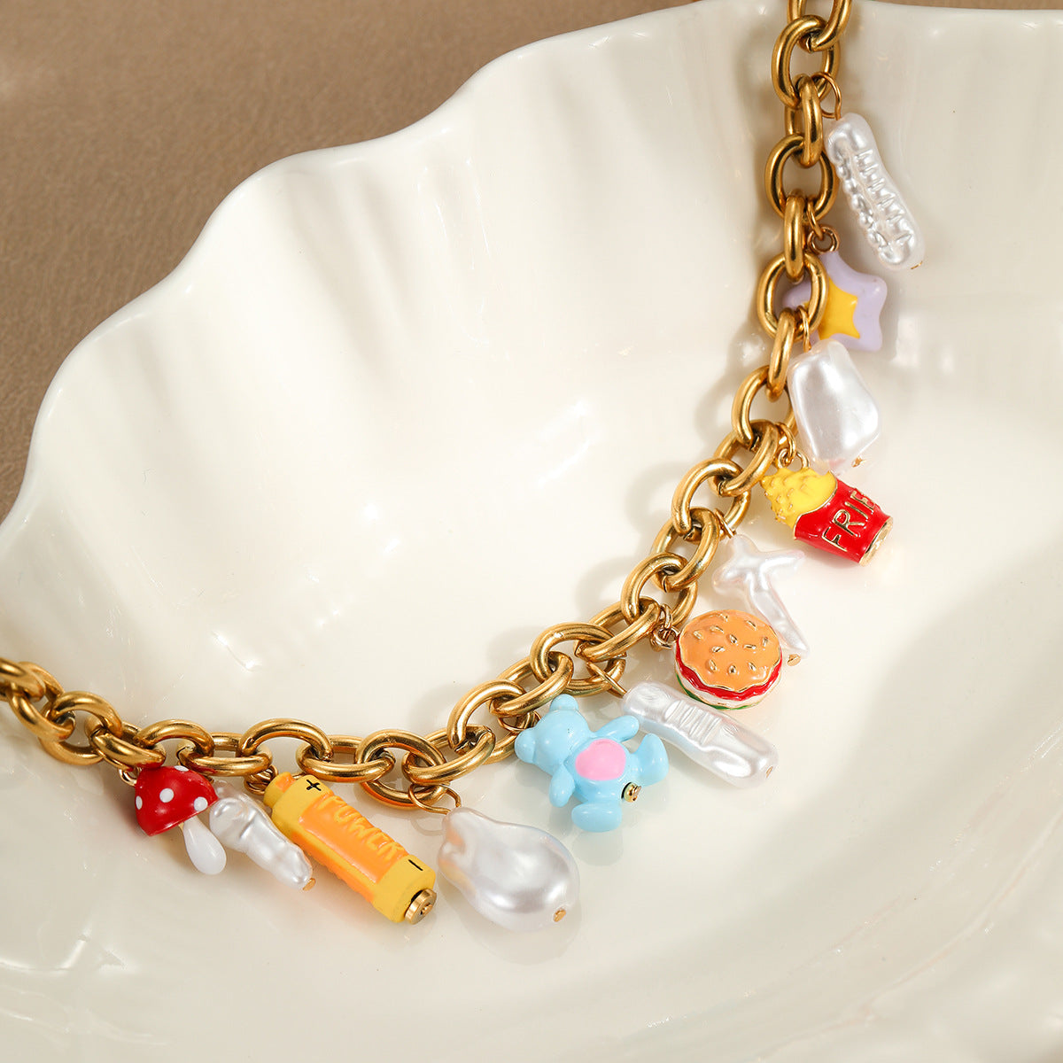 Elegante collar con colgante geométrico de acero inoxidable con acabado chapado para mujer