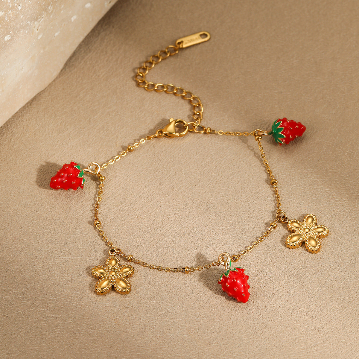Fashionable Strawberry Fruit-Shaped Stainless Steel Bracelet with 18K Gold Plating for Women