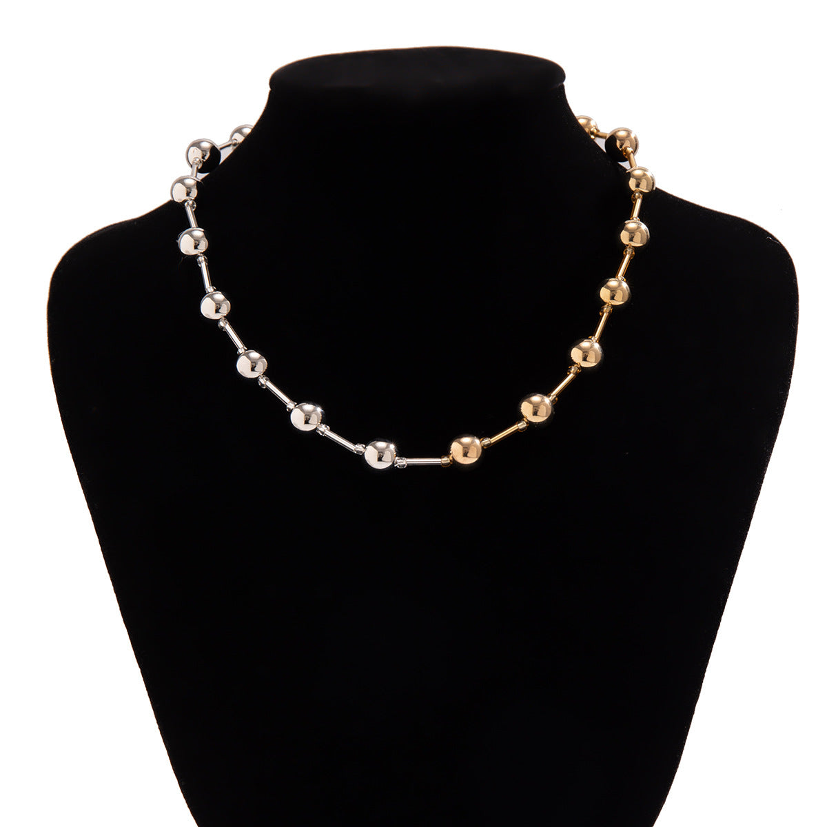 Collana Punk da Donna con Ciondolo Geometrico a Sfera in Lega Galvanizzata e Perle in Resina su Catena a Sfera