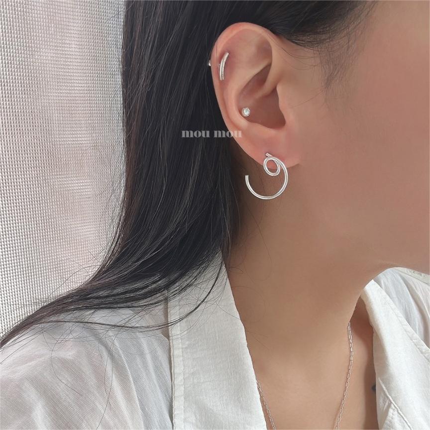 Orecchini a perno asimmetrici a linea geometrica placcati in argento sterling 925, minimalisti, con lettera, da donna