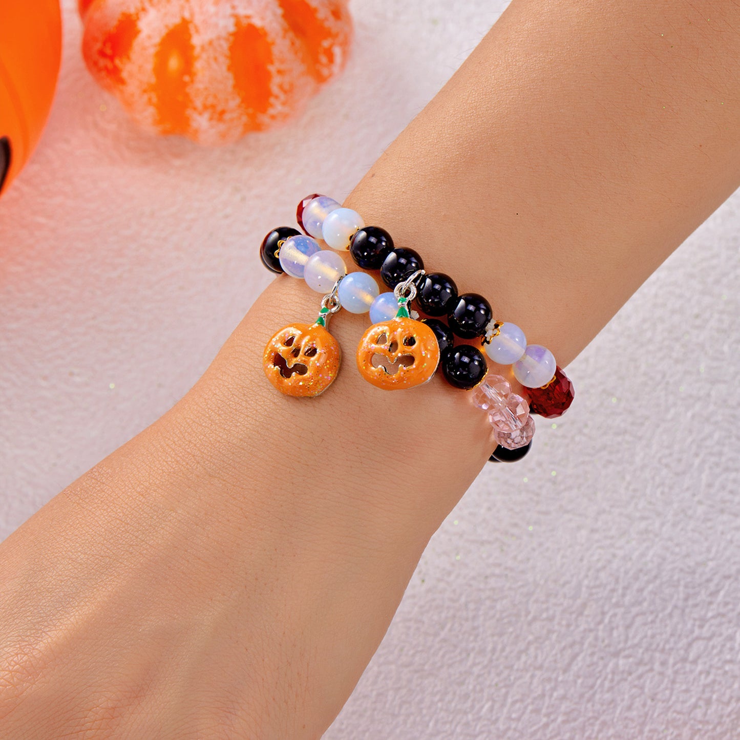 Pulsera con colgante de fantasma y calabaza temática de Halloween con dije de corazón, diseño geométrico, joyería de cristal hecha a mano para mujeres y hombres