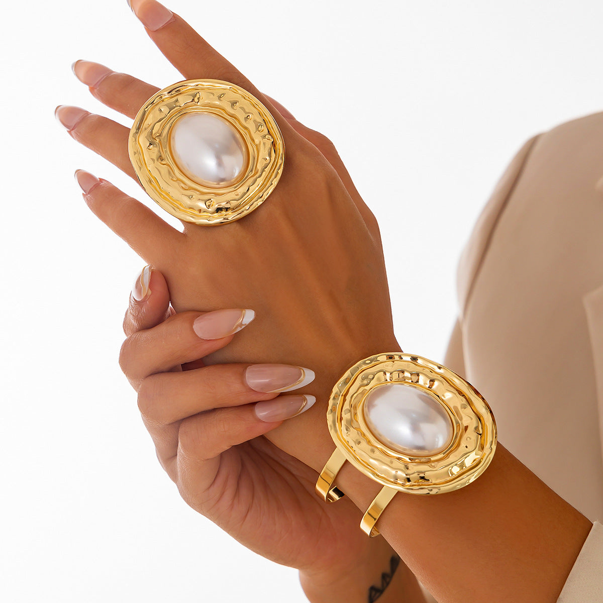 Luxury Elegant Oval Plated Alloy Bracelet Set with Pearl Inlay