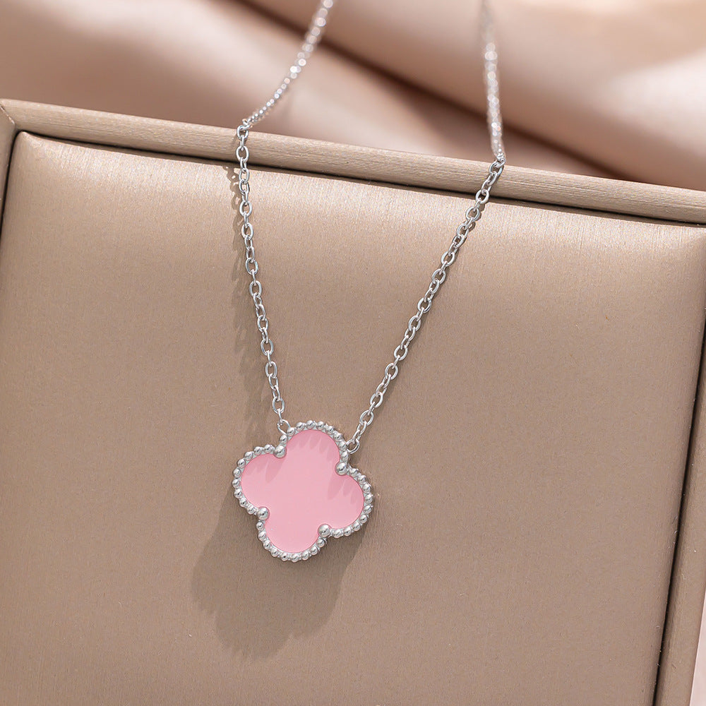 Set di collana, bracciale e orecchini in acciaio al titanio di lusso a forma di trifoglio con finitura placcata, catena a O, catena per clavicola e design ipoallergenico