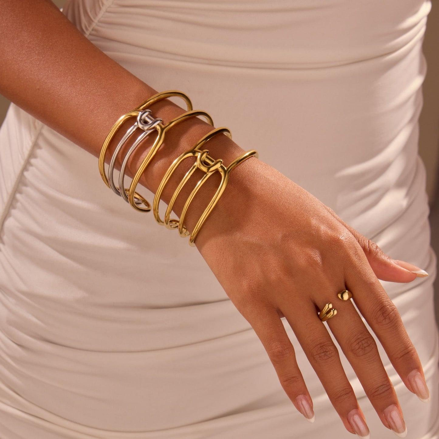 Pulsera de Acero Inoxidable Geométrica de Moda con Baño de Oro de 18K Brazalete Ajustable para Mujer