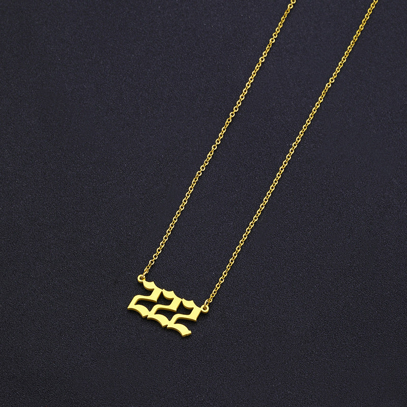 Collana con Ciondolo Numero Fortunato alla Moda per Donna in Acciaio Inossidabile e Acciaio al Titanio con Finitura Placcata Stile Catena Snake Design Numerico Minimalista