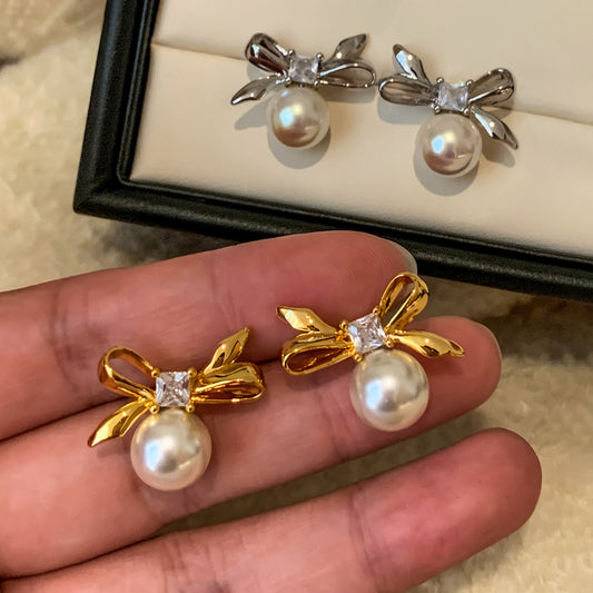 Pendientes de perlas con lazo de diamantes de imitación y postes de acero chapado para mujer, estilo vintage, moda minimalista, elegantes y lujosos