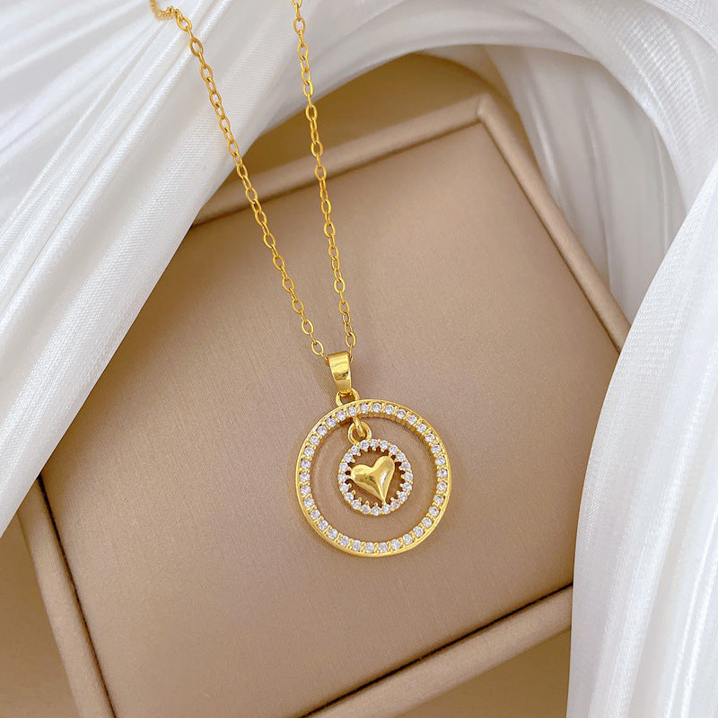 Collana con pendente a cuore circolare a doppio strato minimalista da donna in acciaio inossidabile con intarsio di strass, elegante catena per clavicola