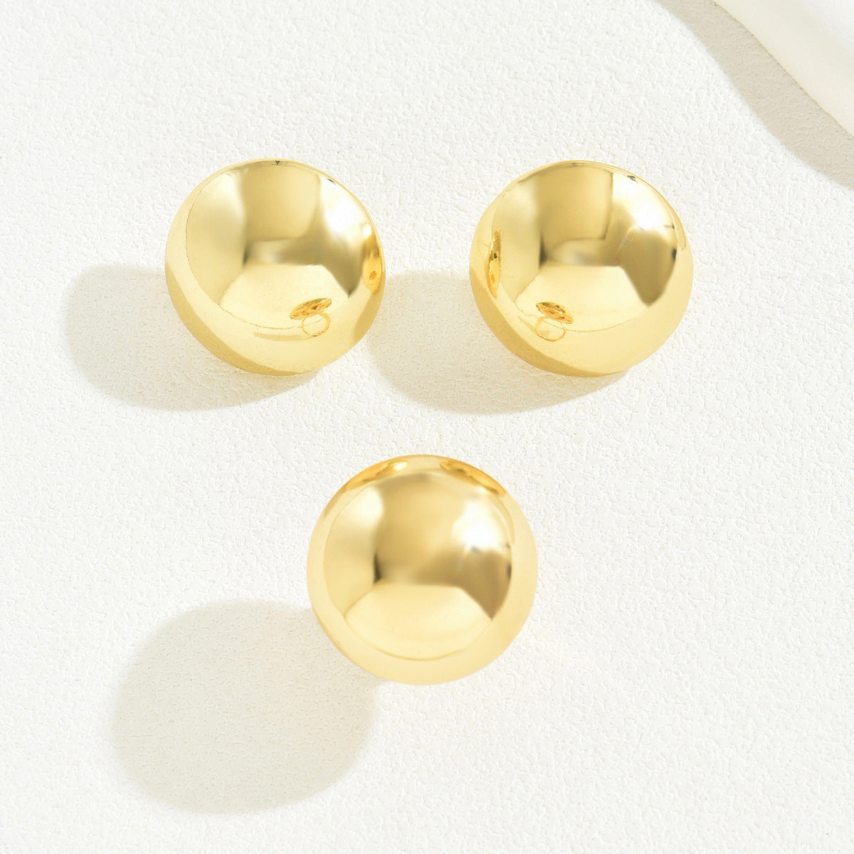 Conjunto de Anillo y Pendientes Geométricos Bañados en Oro de 18K Estilo Chic para Mujer