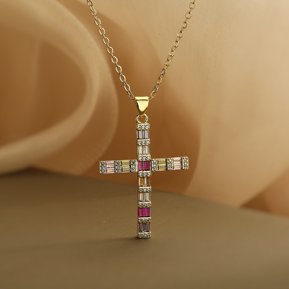 Collana con Pendente a Croce Minimalista da Donna con Base in Rame Placcata Oro 18K e Intarsio di Zirconi