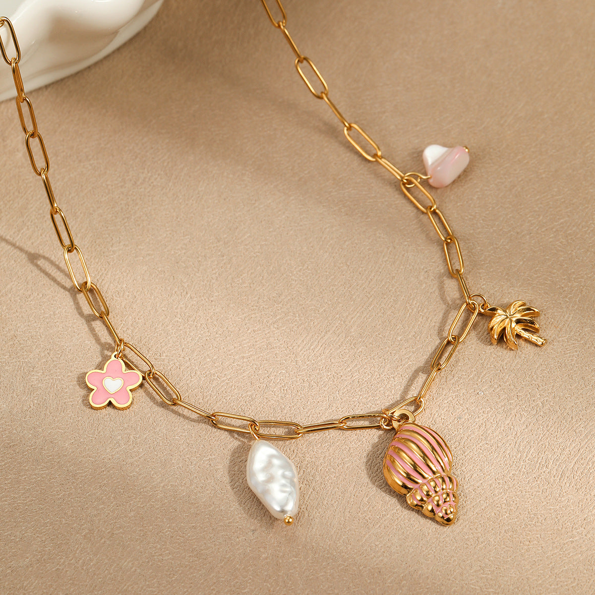 Collar de múltiples colgantes con diseño de concha, perla y palmera, a la moda, con temática oceánica, de acero inoxidable y acabado chapado para mujer