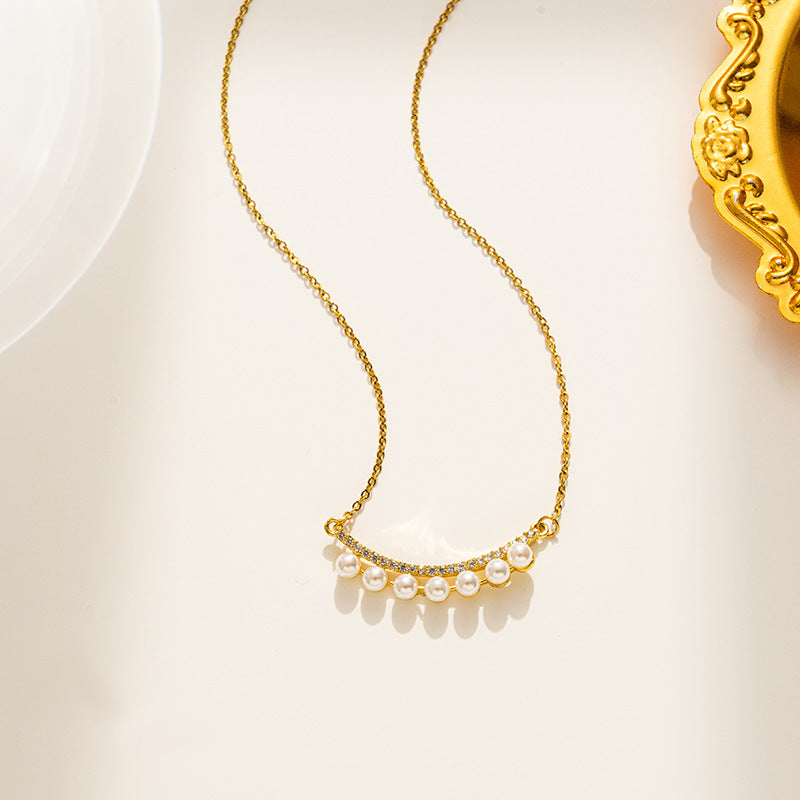 Collar de acero titanio minimalista con forma de sonrisa e incrustaciones de oro para mujer, delicada cadena de clavícula con patrón geométrico y acento de lunares