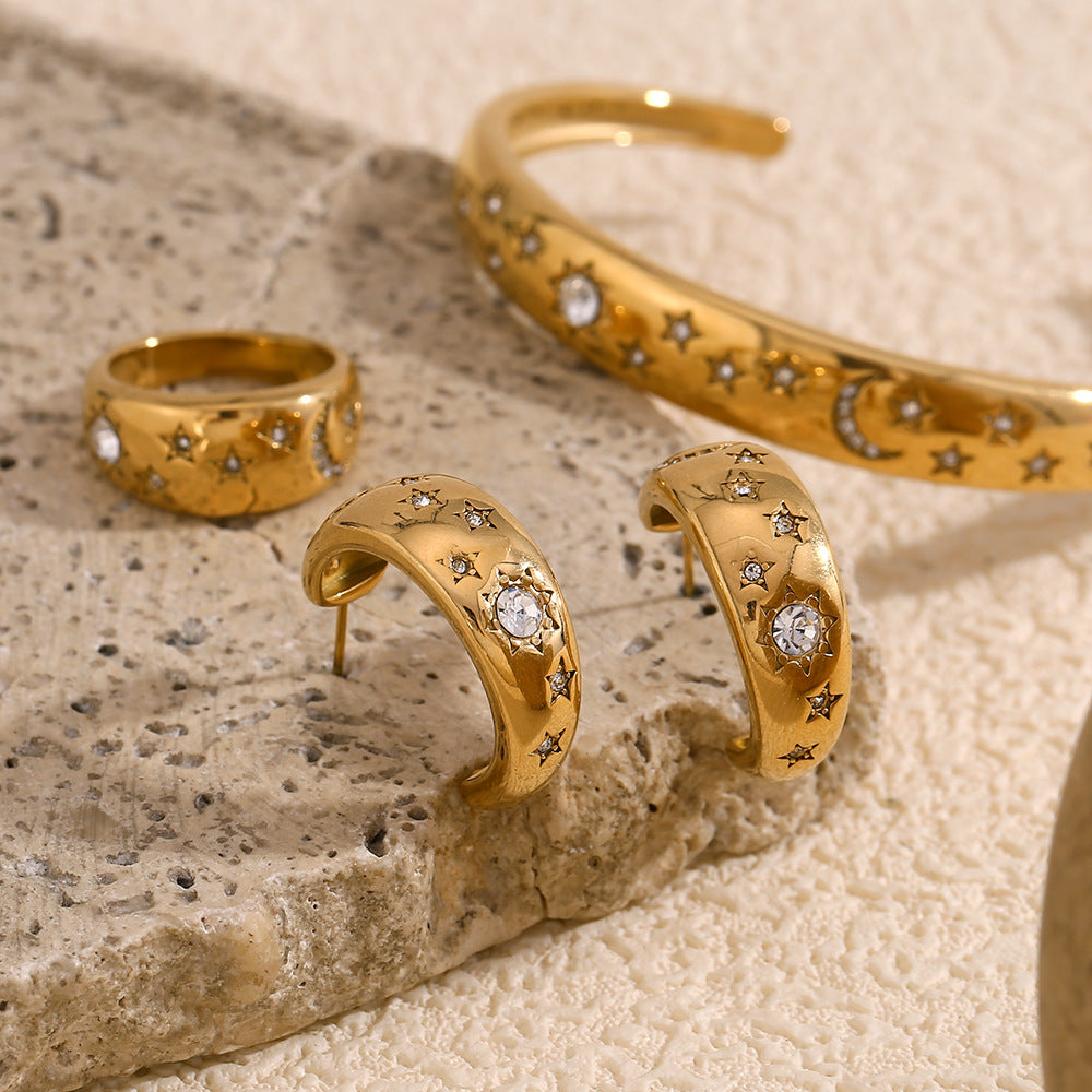 Fashionable Minimalist Star and Moon Shaped Stainless Steel Plated 18K Gold Bracelet with White Rhinestones for Women
