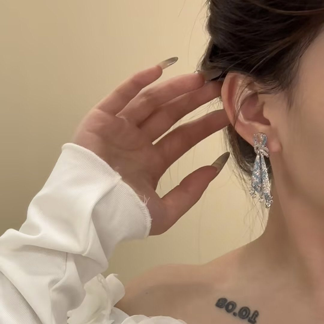 Orecchini Minimalisti ed Eleganti a Goccia con Intarsio di Strass in Rame Placcato e Perni in Acciaio Inossidabile da Donna