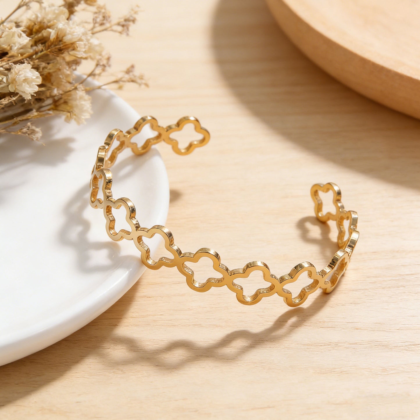 Elegant 18K Gold Plated Stainless Steel Hollow Four-Leaf Clover Cuff Bracelet