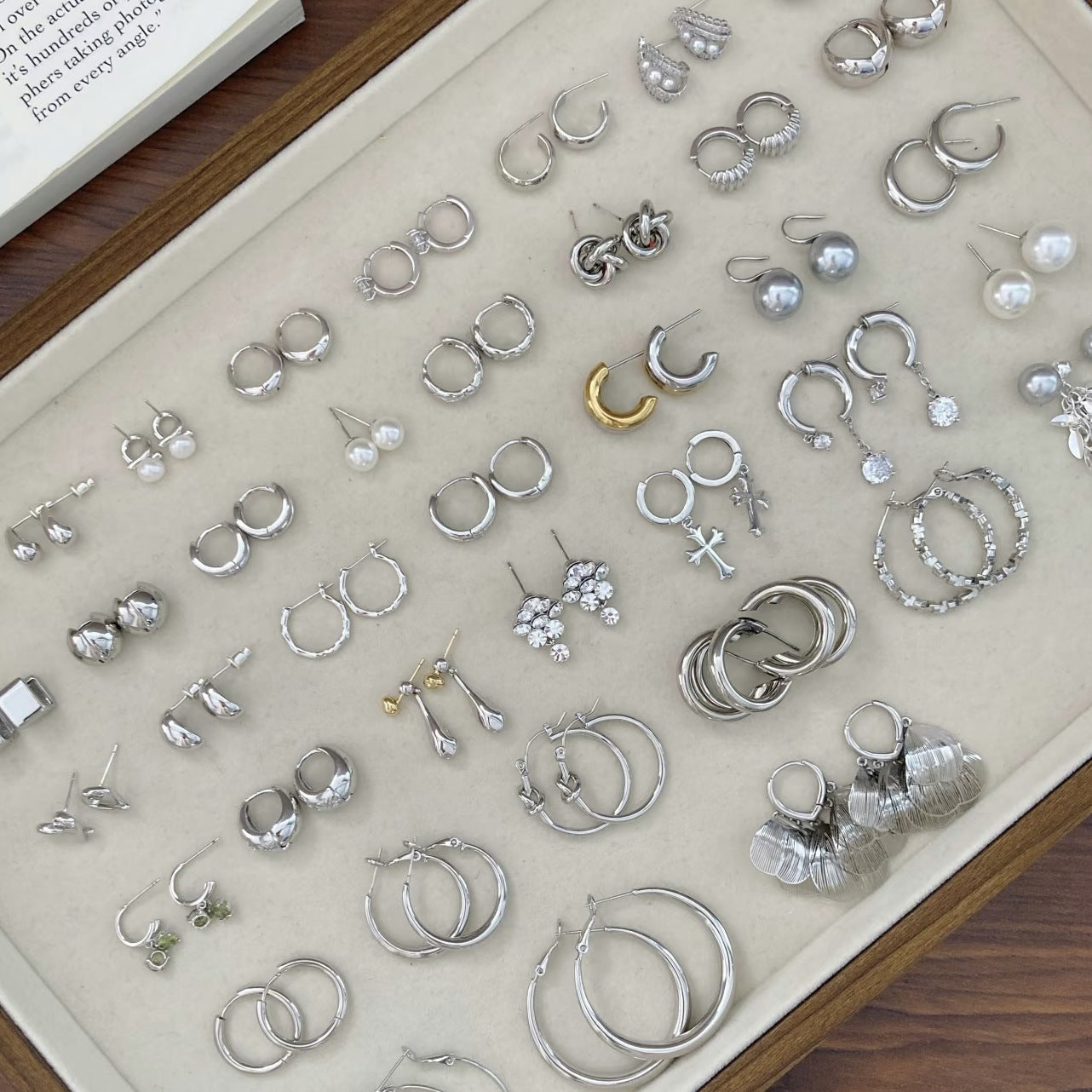 Aretes Geométricos Minimalistas de Cobre con Acabado Chapado para Mujer Pendientes Modernos y Versátiles
