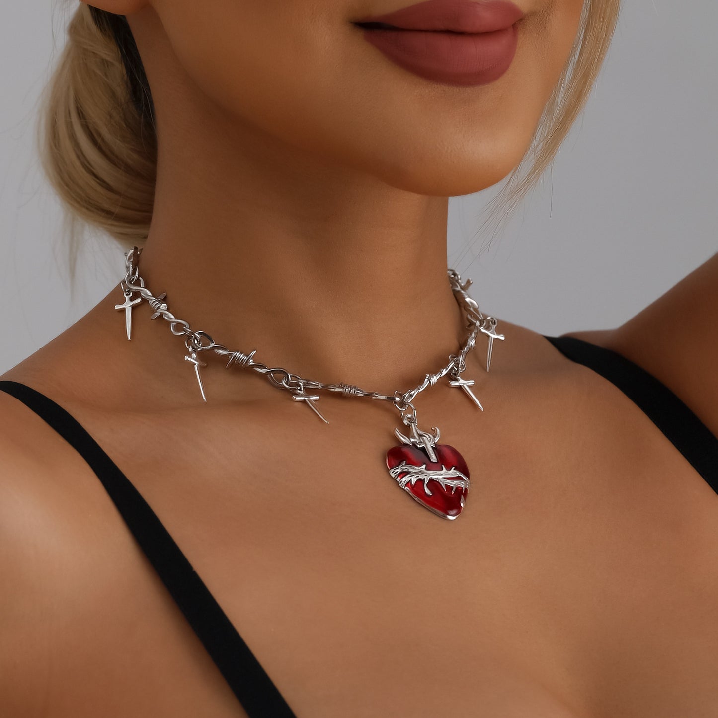 Minimalist Fashionable Heart-Shaped Geometric Alloy Pendant Necklace with Plated Finish for Women