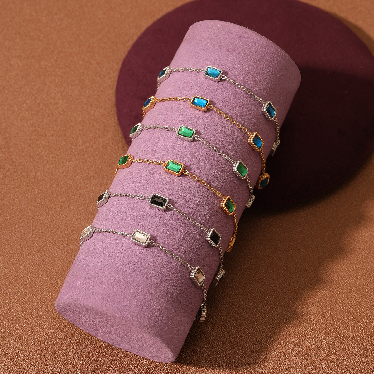 Bracciale da donna in acciaio al titanio placcato oro 18K con strass colorati a forma geometrica, alla moda