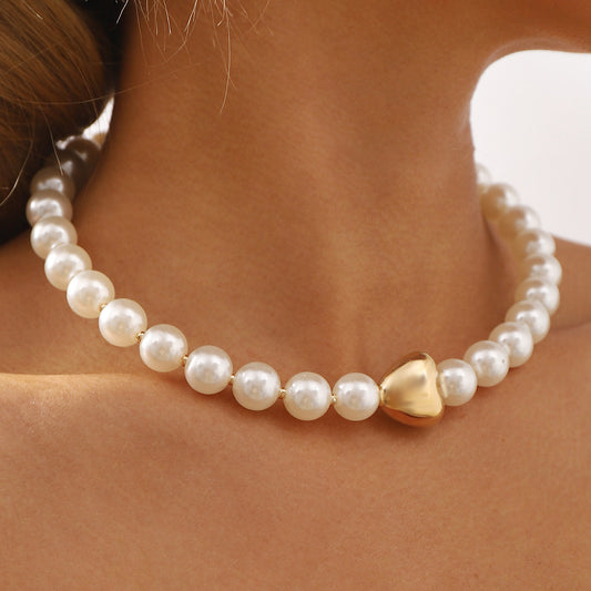Vintage Pearl Necklace for Women with Heart-Shaped Pendant, Imitation Pearl and CCB Material, Minimalist Clavicle Chain