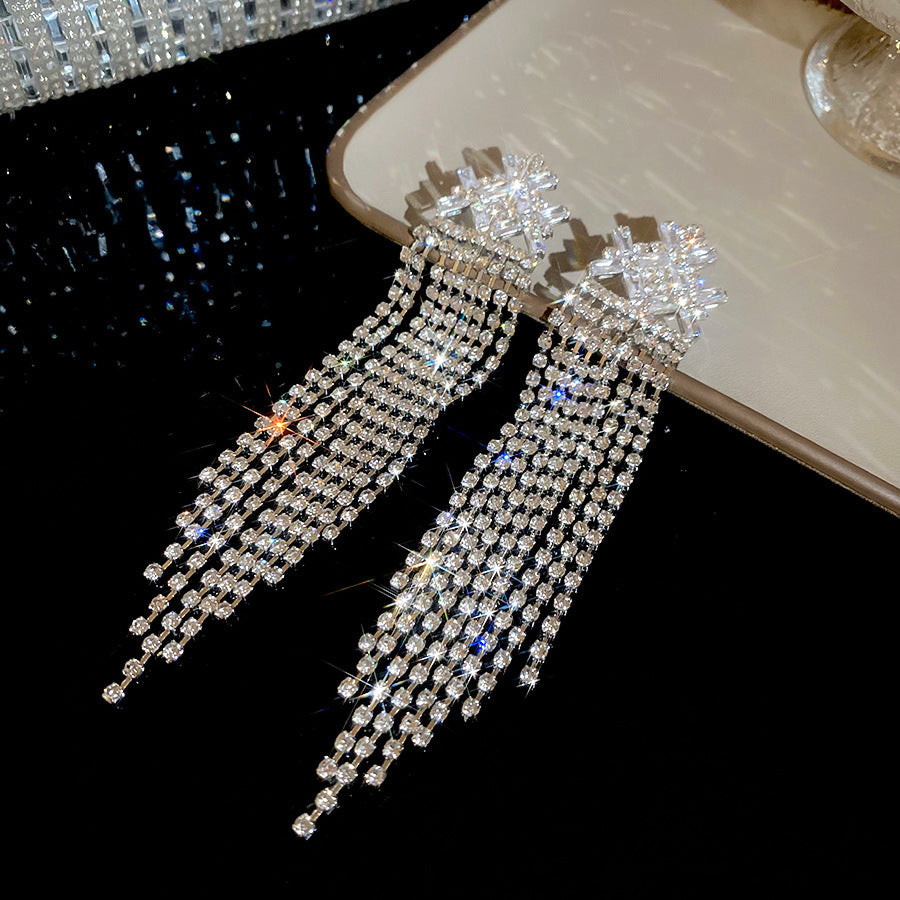Orecchini a perno da donna geometrici con strass incastonati in rame e perni in acciaio, gioielli alla moda ed eleganti in stile lusso