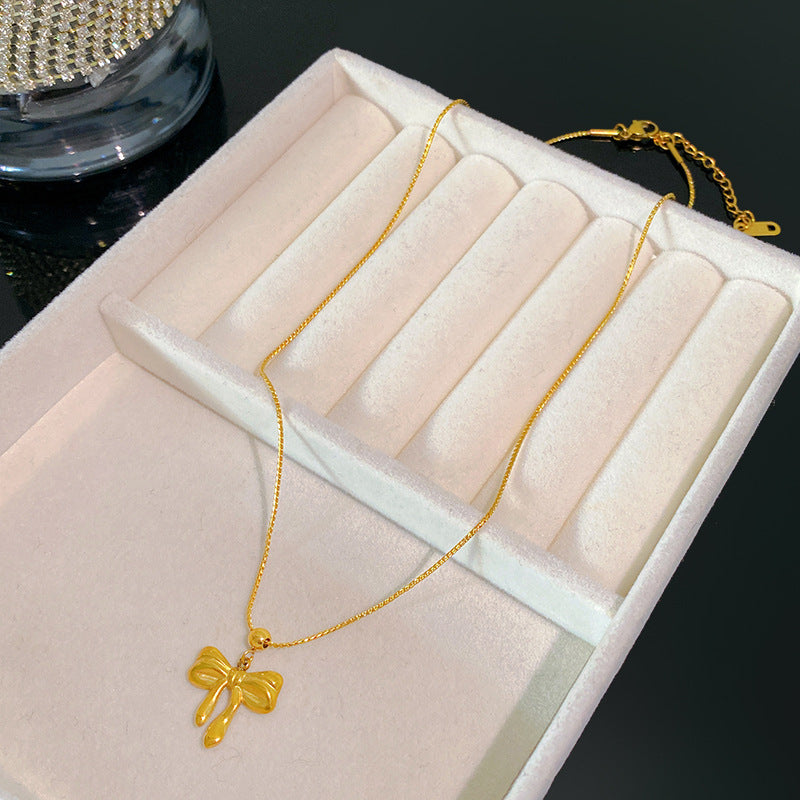Sweet Gold Plated Heart Floral Titanium Steel Necklace for Women