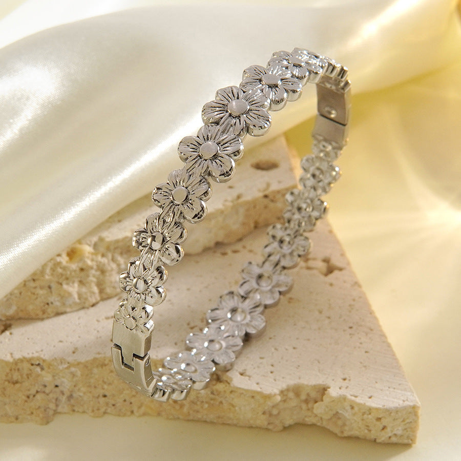 Elegant Floral Pattern 18K Gold Plated Stainless Steel Bracelet