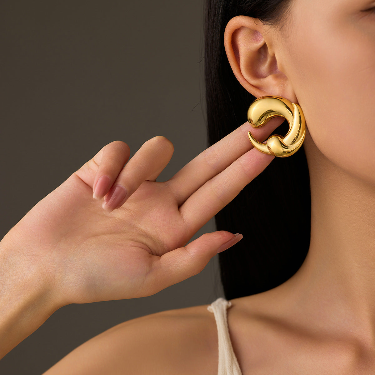 Fashionable Dripping Water Drop Shaped Stainless Steel Electroplated Earrings for Women with Hollow and Twisted Design