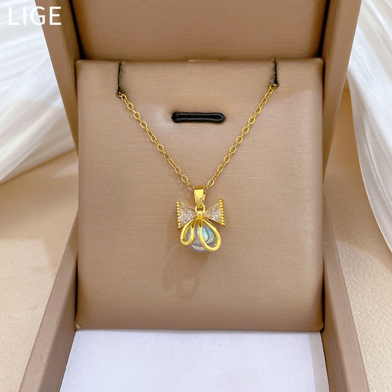 Sweet Minimalist Butterfly Pearl Rhinestone Brass Pendant Titanium Steel Necklace for Unisex