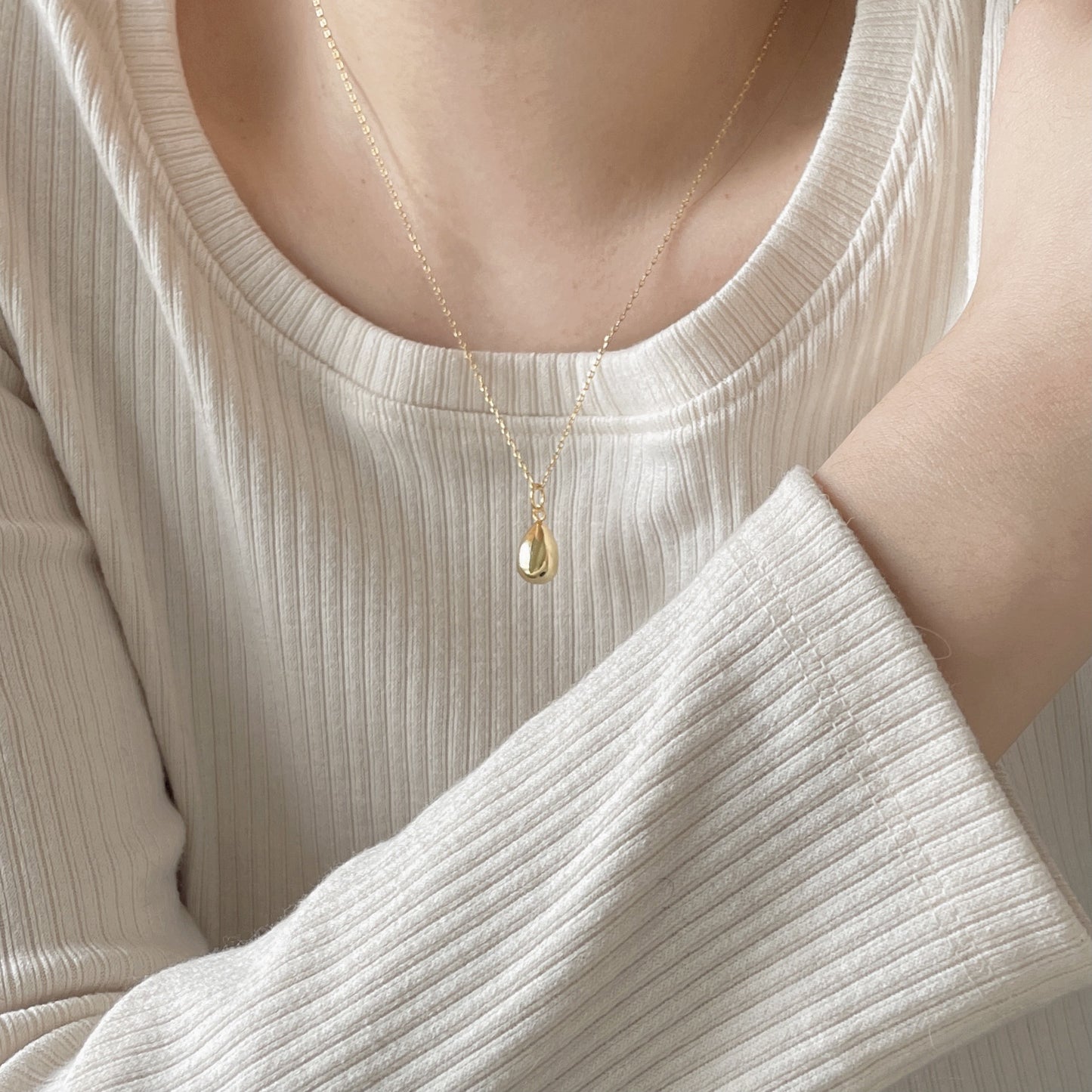 Minimalist Teardrop Pendant Necklace in 925 Sterling Silver with Geometric Accents