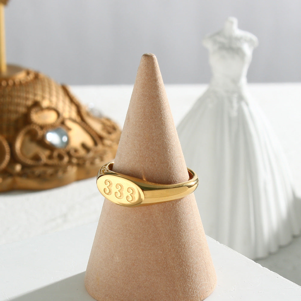 Anello da donna minimalista con numero ovale 333 in acciaio inossidabile placcato oro 18 carati