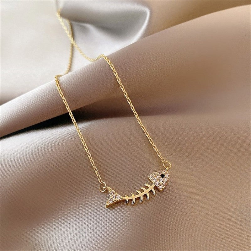 Collar con colgante original de hexagrama, cacahuete y espina de pescado para mujer, de acero titanio con baño de oro y engaste micropavé.