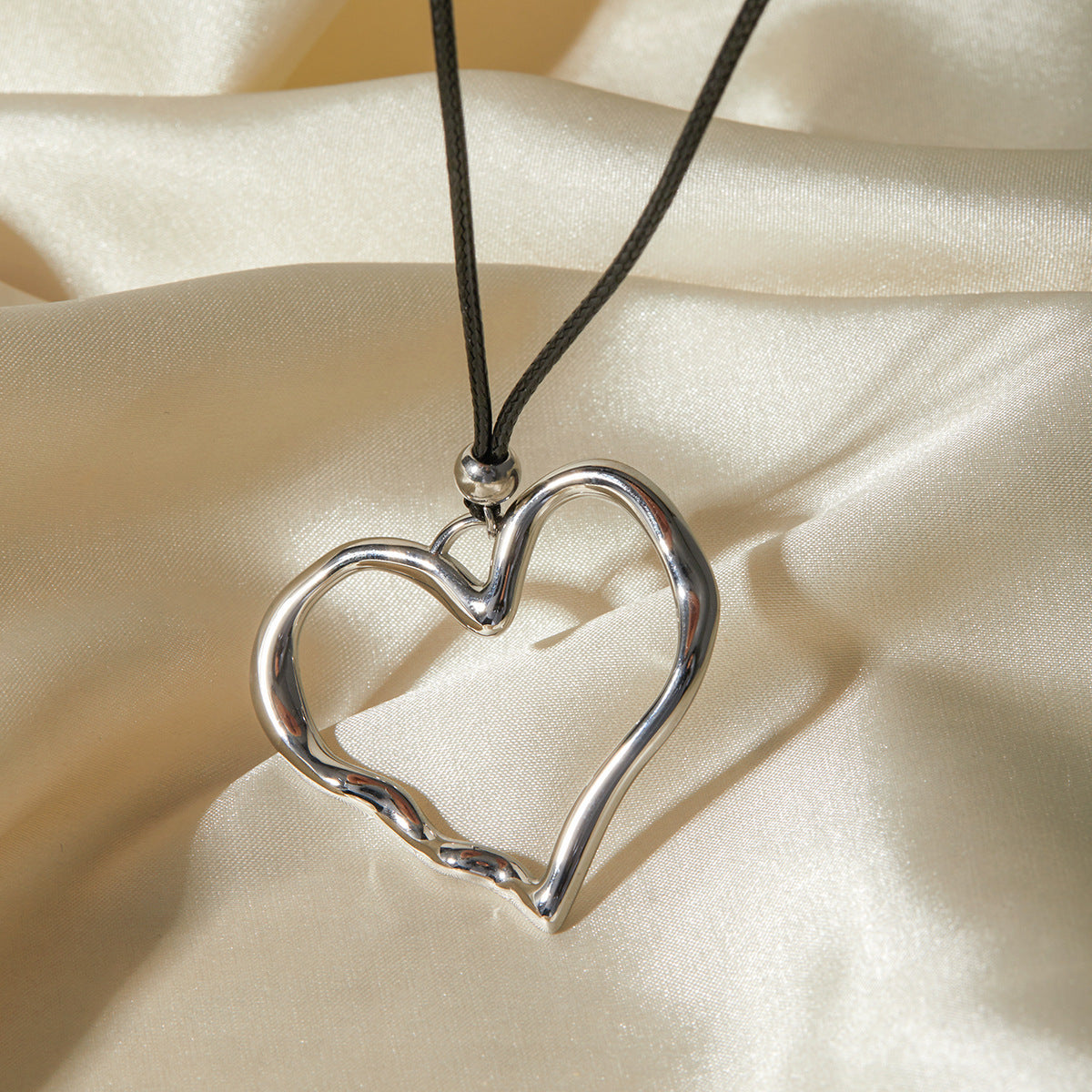 Vintage 18K Gold Plated Titanium Steel Heart Pendant Necklace with Cuban Chain