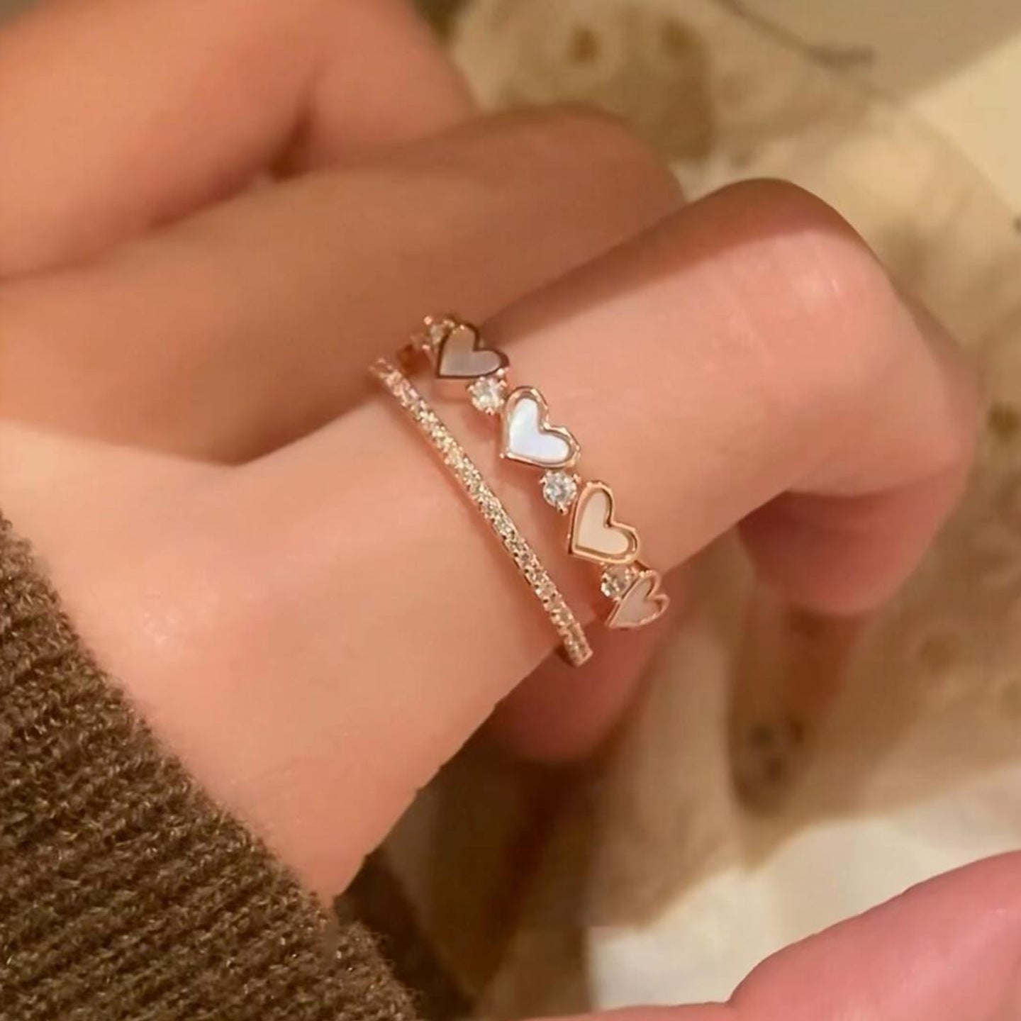 Anillo Abierto de Doble Capa con Forma de Corazón Minimalista Elegante para Mujer Hecho de Cobre con Incrustaciones de Circonita