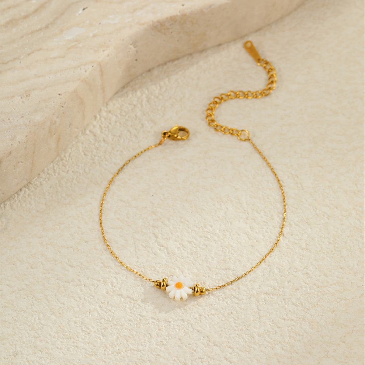 Fashionable Women's Geometric Stainless Steel Bracelet with 18K Gold Plating for Layering Vacation Style Jewelry