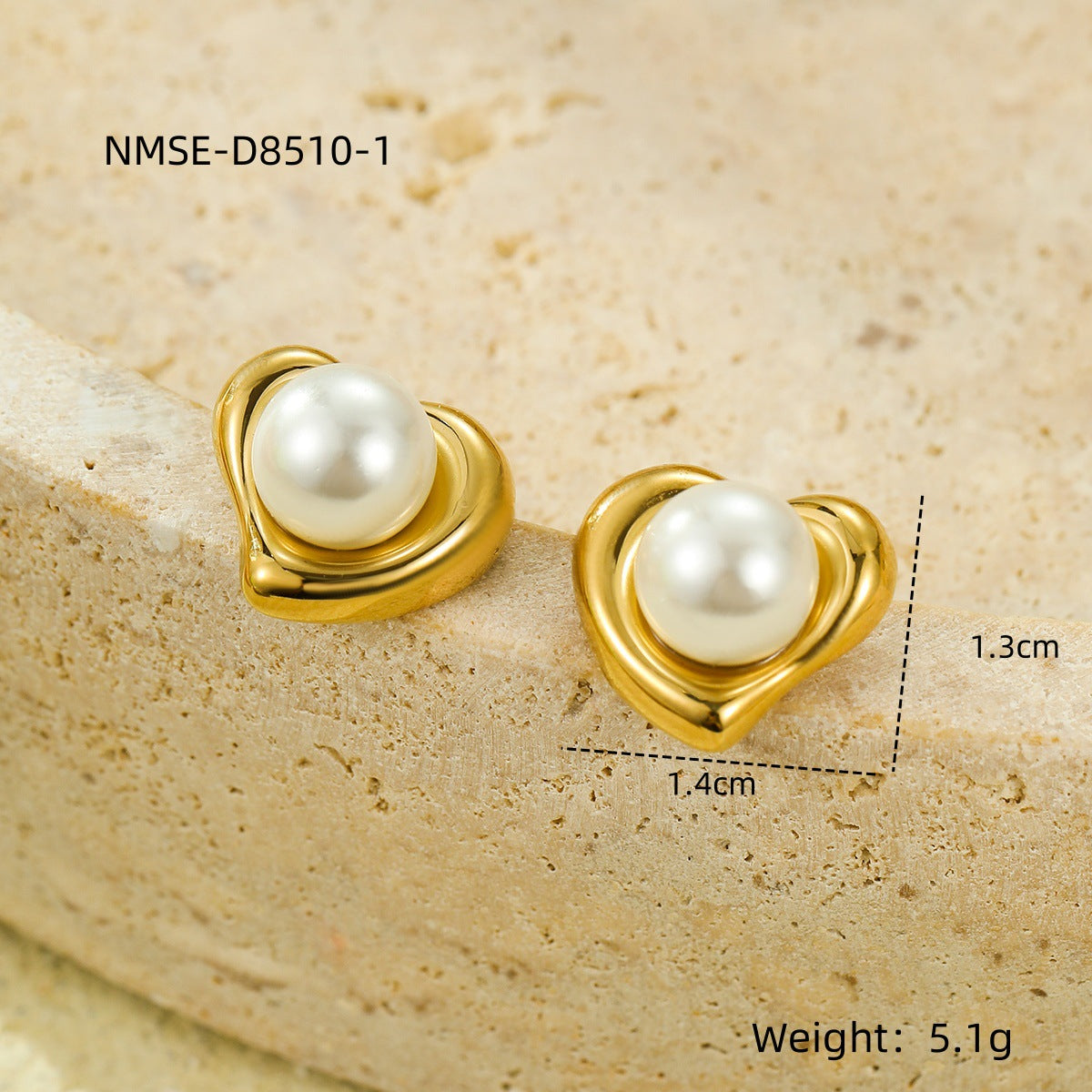 Orecchini a perno da donna vintage placcati oro in acciaio inossidabile a forma di cuore con intarsi di perle