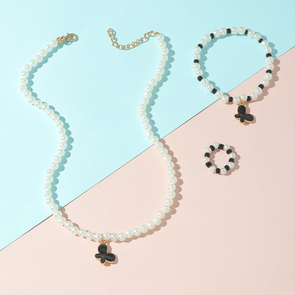 Juego de collares con colgante de mariposa para niñas, con dijes de aleación en forma de corazón y acabado esmaltado, para edades de 3 a 10 años