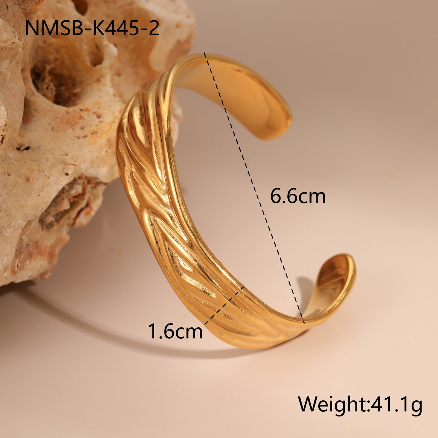 Fashionable Geometric Stainless Steel Bracelet with Plated Finish for Women