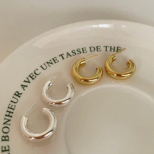 Aretes de aro minimalistas chapados en plata de ley 925, redondos geométricos en forma de C para mujer