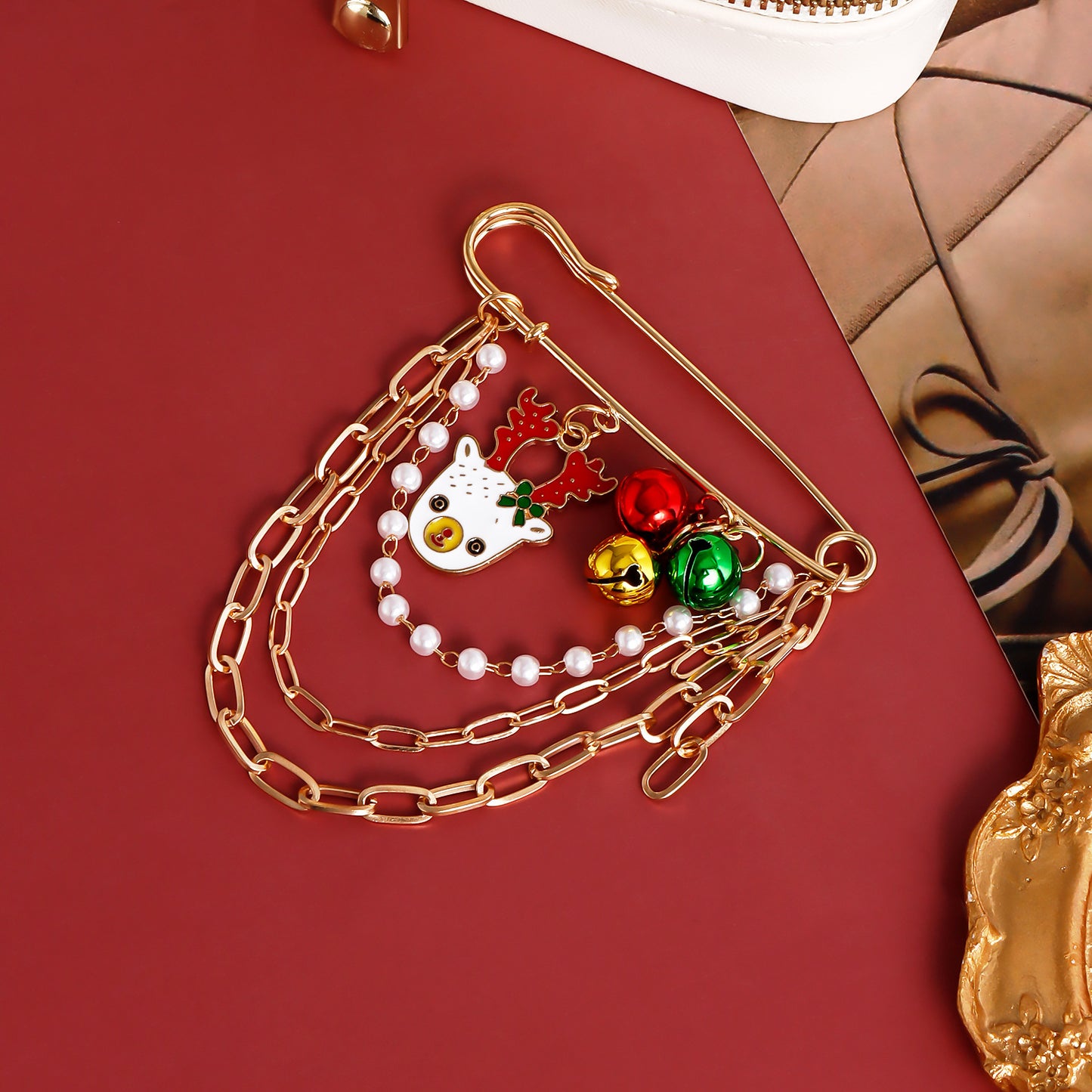 Fashionable Geometric Christmas Brooch for Women Alloy Pin with Reindeer Snowman and Bell Design Electroplated Decoration Gift