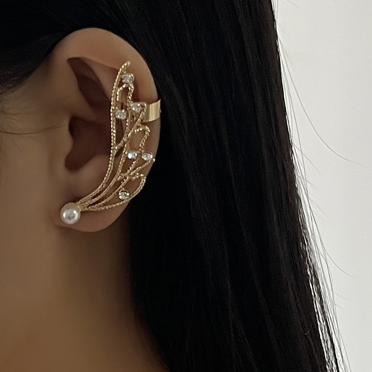 Pendientes Minimalistas Dulces Geométricos de Perlas con Acentos de Pedrería, Aretes de Aleación y Parte Trasera en Forma de U de Clip para Mujer